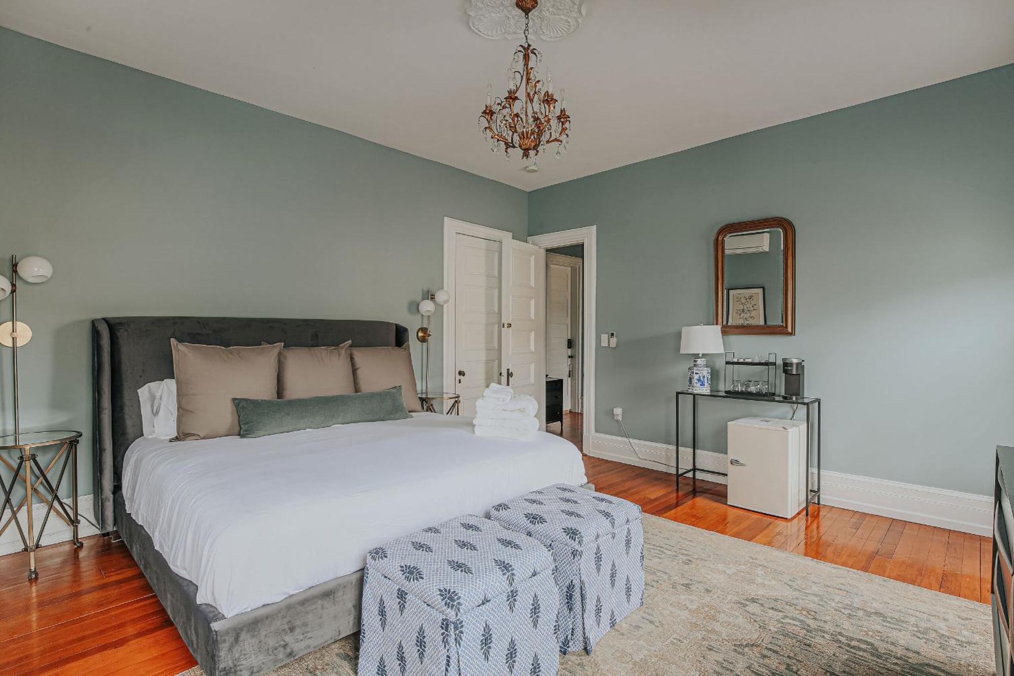 The Historic Berkeley Place Staunton Room photo